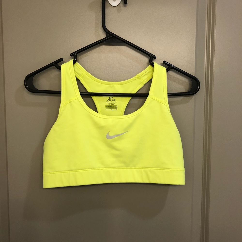 Nike dry fit sports bra size medium